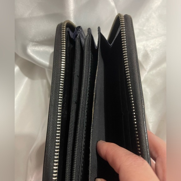 GUCCI Guccisima Navy and Black Leather Round Zipper Long Wallet - Picture 7 of 12